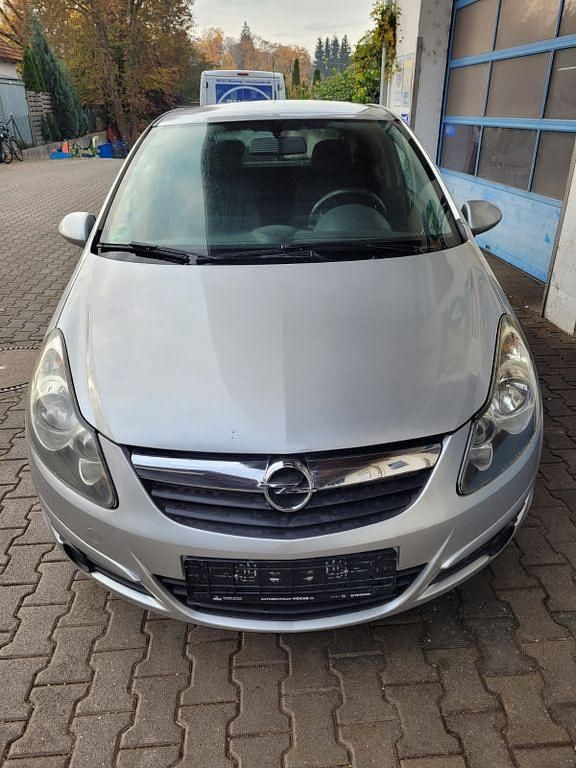 Gebraucht Opel Corsa Edition 87 PS (63 kW) 2011 Silber