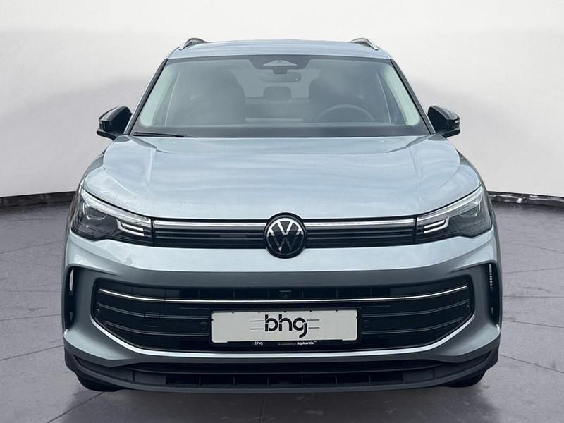 Neu VW Tiguan S 150 PS (110 kW) 2026 Silber SUV