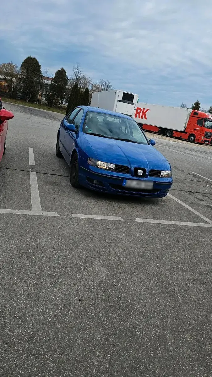Usata Seat Leon 105 CV (77 kW) 2005 Blu Utilitaria