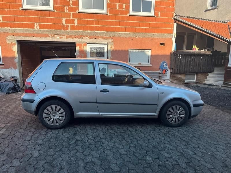 Gebraucht VW Golf IV 105 PS (77 kW) 2000 Silber Kleinwagen