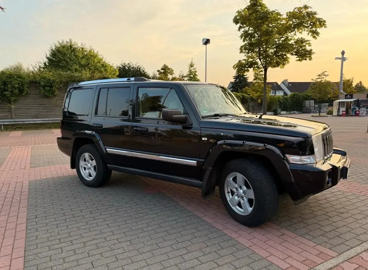 Second-hand Jeep Commander 217 CP (159 kW) 2007 Negru SUV