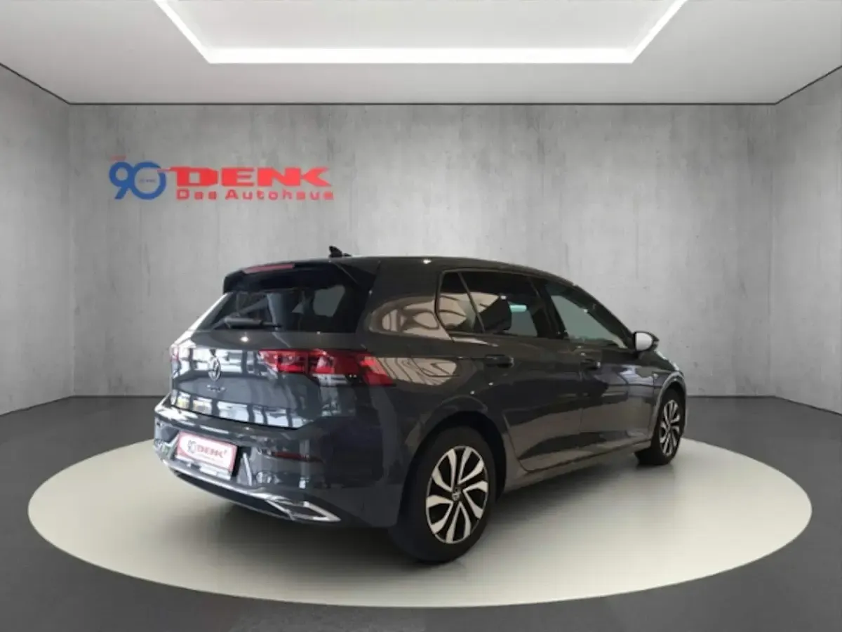 Gebraucht VW Golf VII Active 150 PS (110 kW) 2021 Kleinwagen