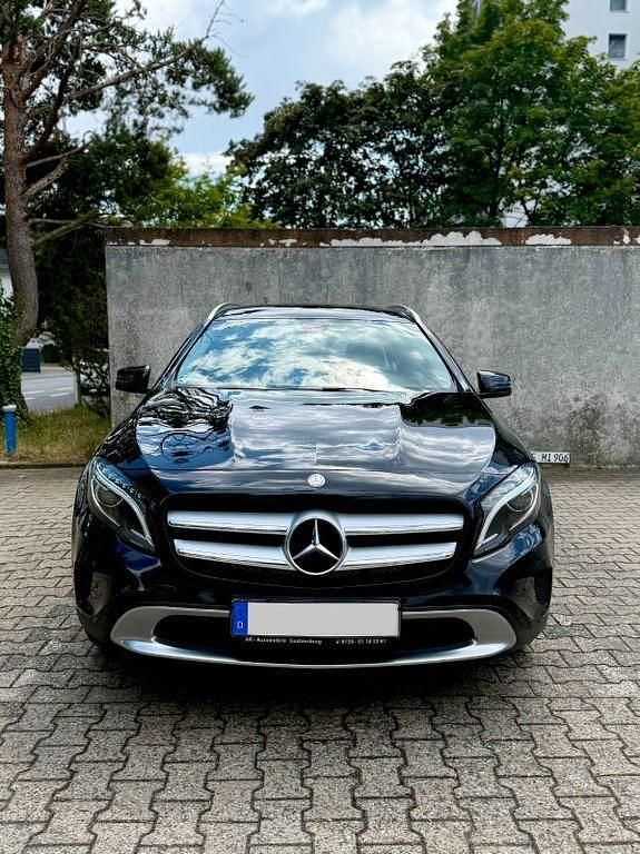 Schwarz Gebraucht 2014 Mercedes GLA200 SUV | 15.400 € (Fairer Preis) - Bild 1/4
