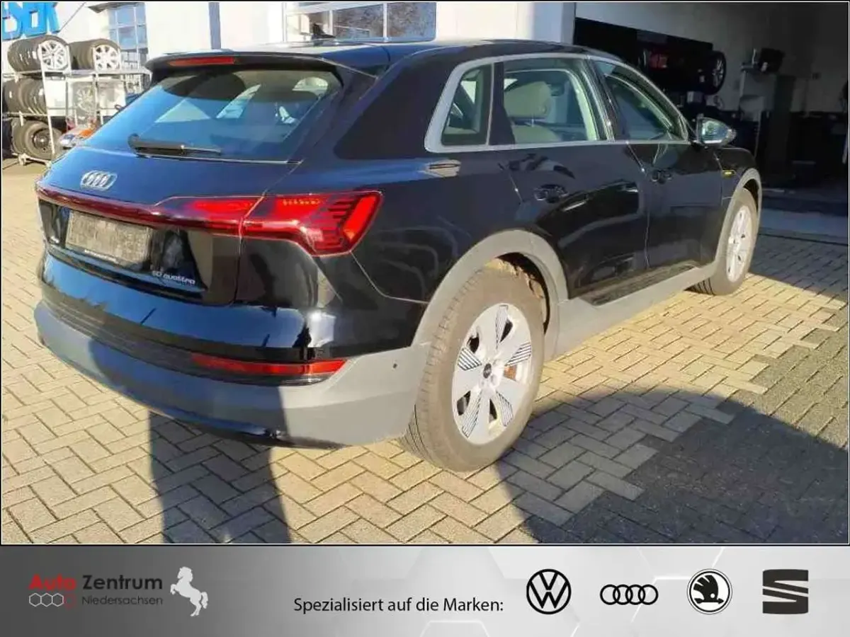 Używany Audi e-tron Sport 230 kW (313 KM) 2022 Czarny SUV