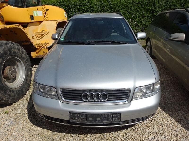 Silber Gebraucht 2000 Audi A4 Kombi | 500 € - Bild 1/4