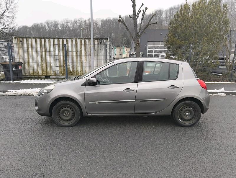 Gebraucht Renault Clio III 100 PS (73 kW) 2010 Grau Kleinwagen
