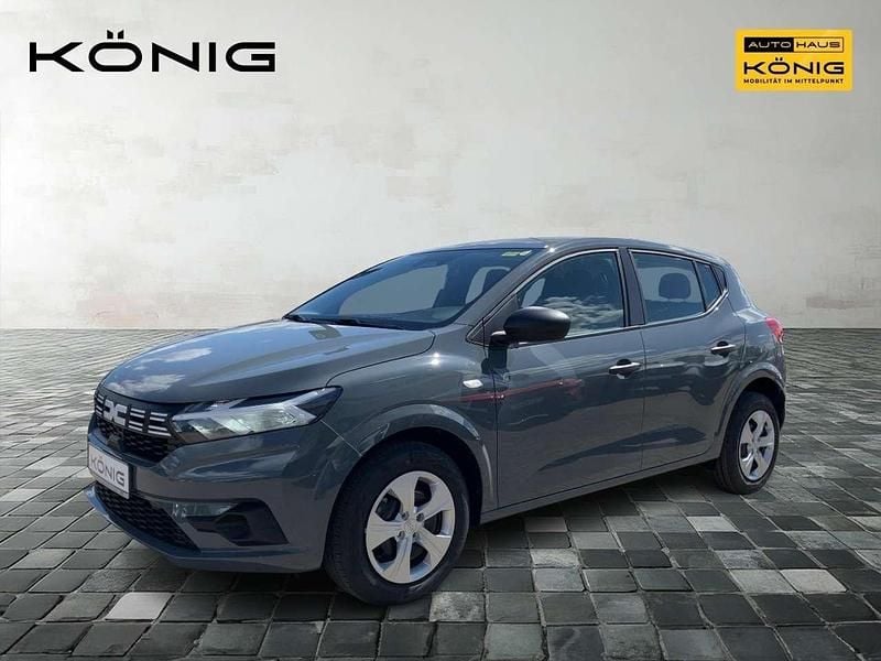 Grau Gebraucht 2025 Dacia Sandero Essentiel Kleinwagen | 16.099 € (Superpreis) - Bild 1/4