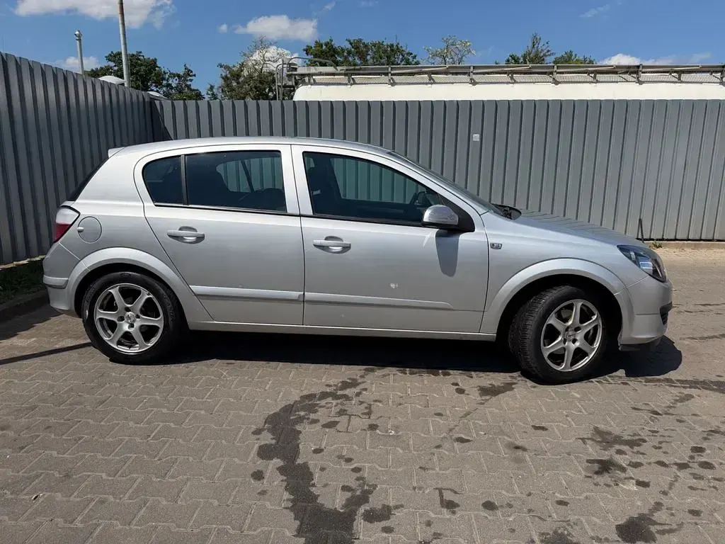Gebraucht Opel Astra 90 PS (66 kW) 2006 Silber Limousine