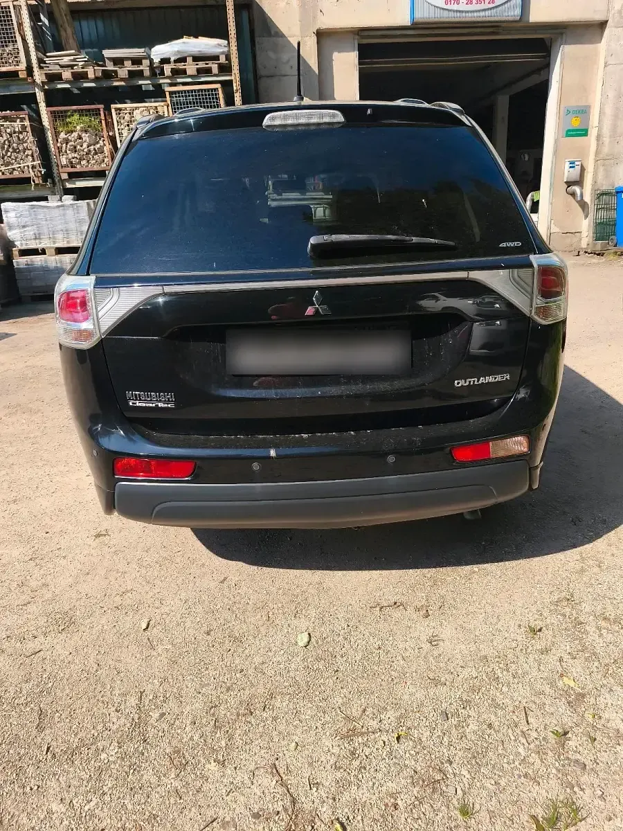 Gebraucht Mitsubishi Outlander 177 PS (130 kW) 2012 Schwarz SUV