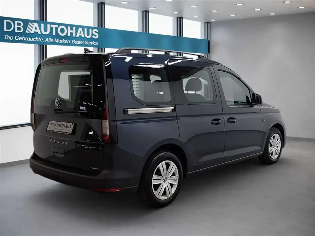 Usata VW Caddy 122 CV (89 kW) 2022 Blu Monovolume