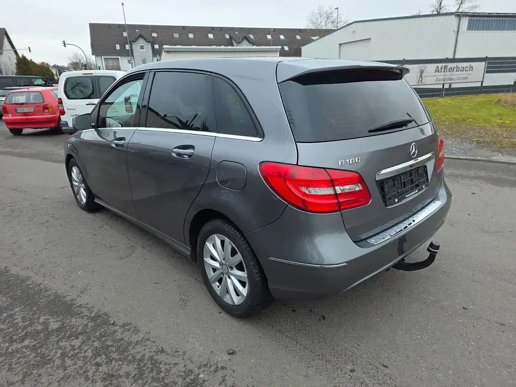 Gebraucht Mercedes B180 109 PS (80 kW) 2014 Grau Kleinwagen