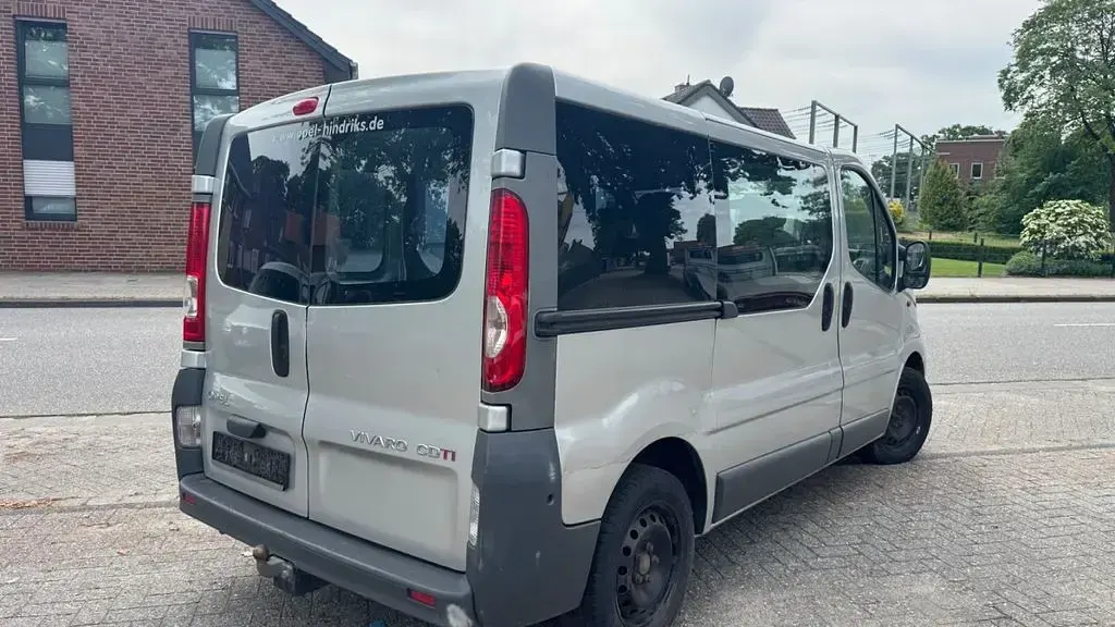 Gebraucht Opel Vivaro 114 PS (83 kW) 2006 Silber Van / Kleinbus