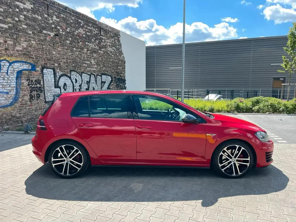 Gebraucht VW Golf VII Active 184 PS (135 kW) 2015 Rot Limousine