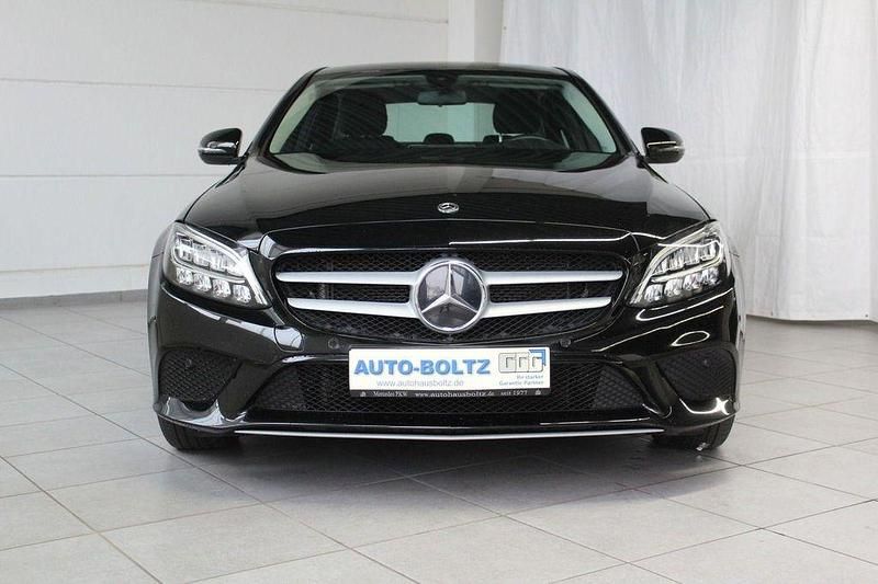 Gebraucht Mercedes C200 160 PS (117 kW) 2021 Schwarz Limousine