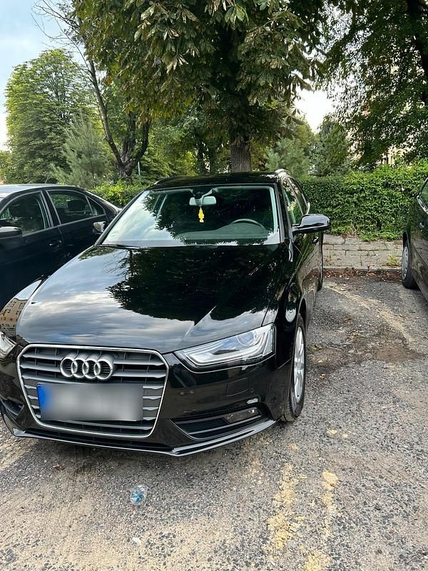 Schwarz Gebraucht 2015 Audi A4 Comfort Kombi | 10.500 € (Superpreis) - Bild 1/4