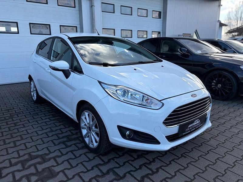 Gebraucht Ford Fiesta Titanium 95 PS (69 kW) 2016 Weiß Limousine