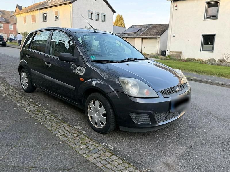 Gebraucht Ford Fiesta Ambiente 69 PS (50 kW) 2007 Grau Kleinwagen