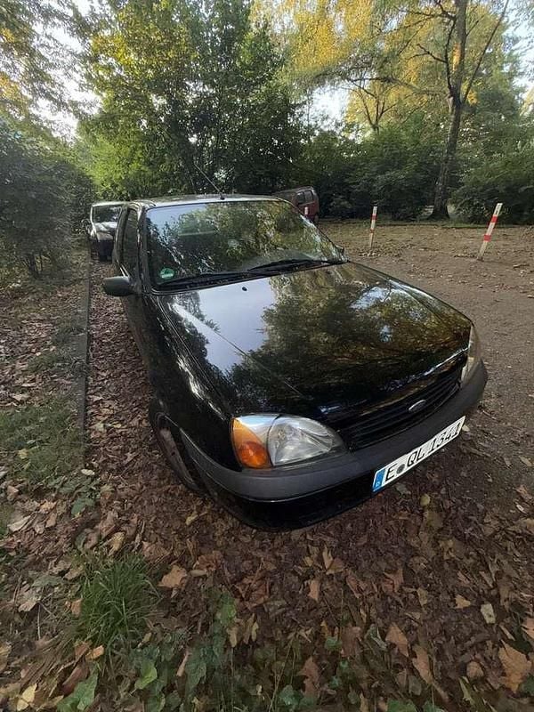 Schwarz Gebraucht 2000 Ford Fiesta Kleinwagen | 999 € (Fairer Preis) - Bild 1/4