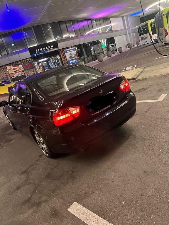Gebraucht BMW 318 143 PS (105 kW) 2008 Schwarz Limousine