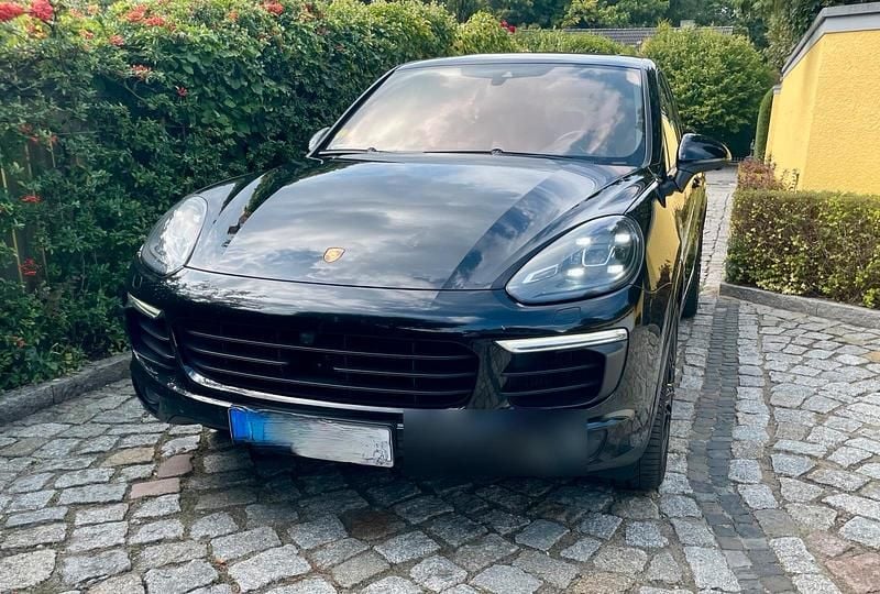 Schwarz Gebraucht 2018 Porsche Cayenne Platinum Edition SUV | 29.250 € (Fairer Preis) - Bild 1/4