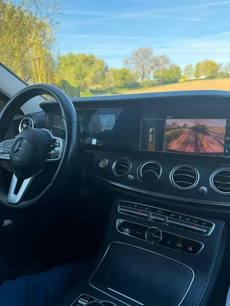 Gebraucht Mercedes E300 306 PS (225 kW) 2019 Blau Kombi