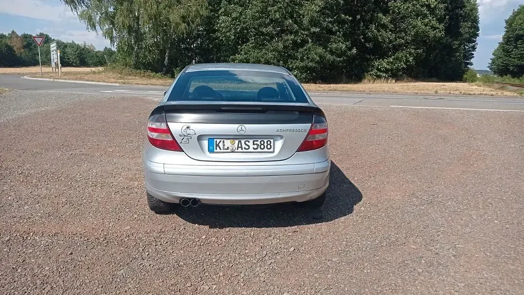 Gebraucht Mercedes C180 143 PS (105 kW) 2005 Silber Coupé