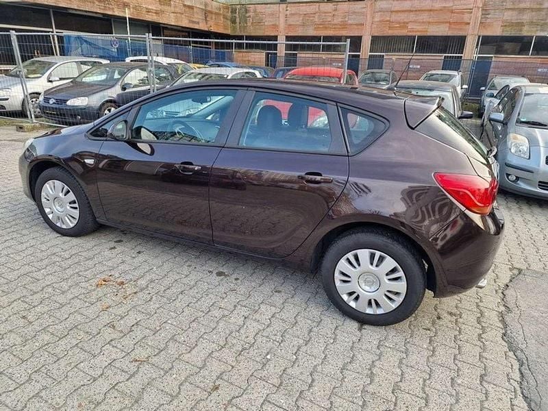 Gebraucht Opel Astra 120 PS (88 kW) 2012 Schwarz Limousine