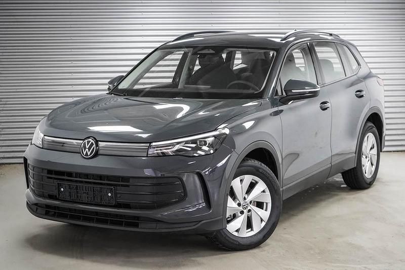 Neu VW Tiguan Basis 131 PS (96 kW) 2025 Delfingrau metallic (b0) SUV