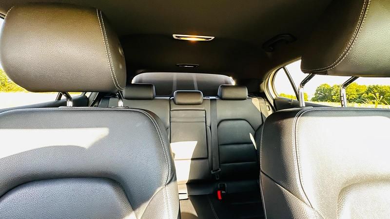 Używany Mercedes GLA220 177 KM (130 kW) 2017 Biały SUV