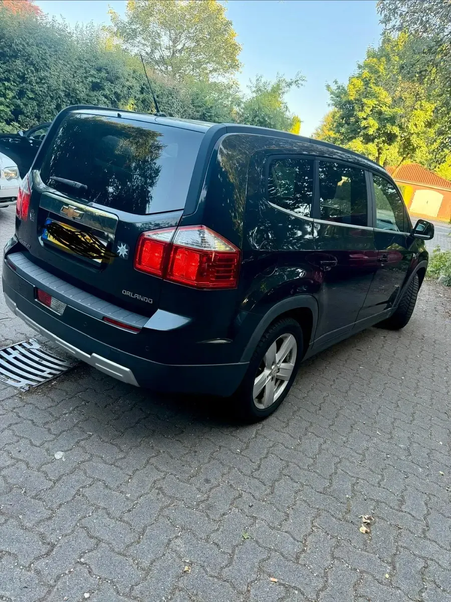 Gebraucht Chevrolet Orlando 163 PS (119 kW) 2013 Schwarz Van / Kleinbus