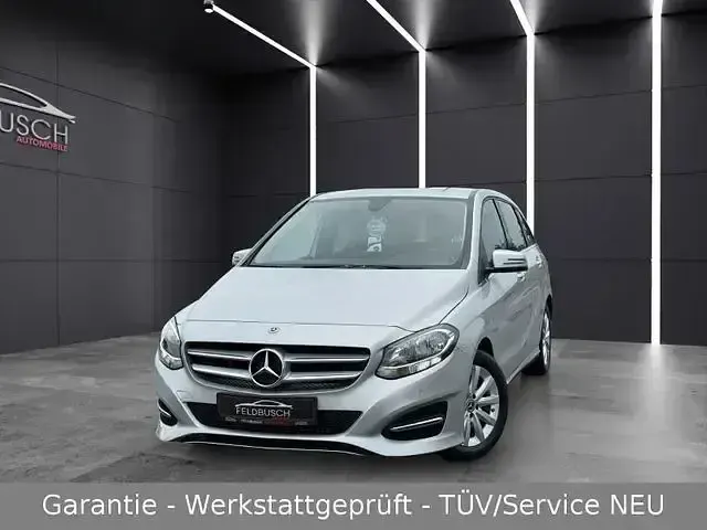 Gebraucht Mercedes B180 Style 122 PS (89 kW) 2018 Cavansitblau Kleinwagen