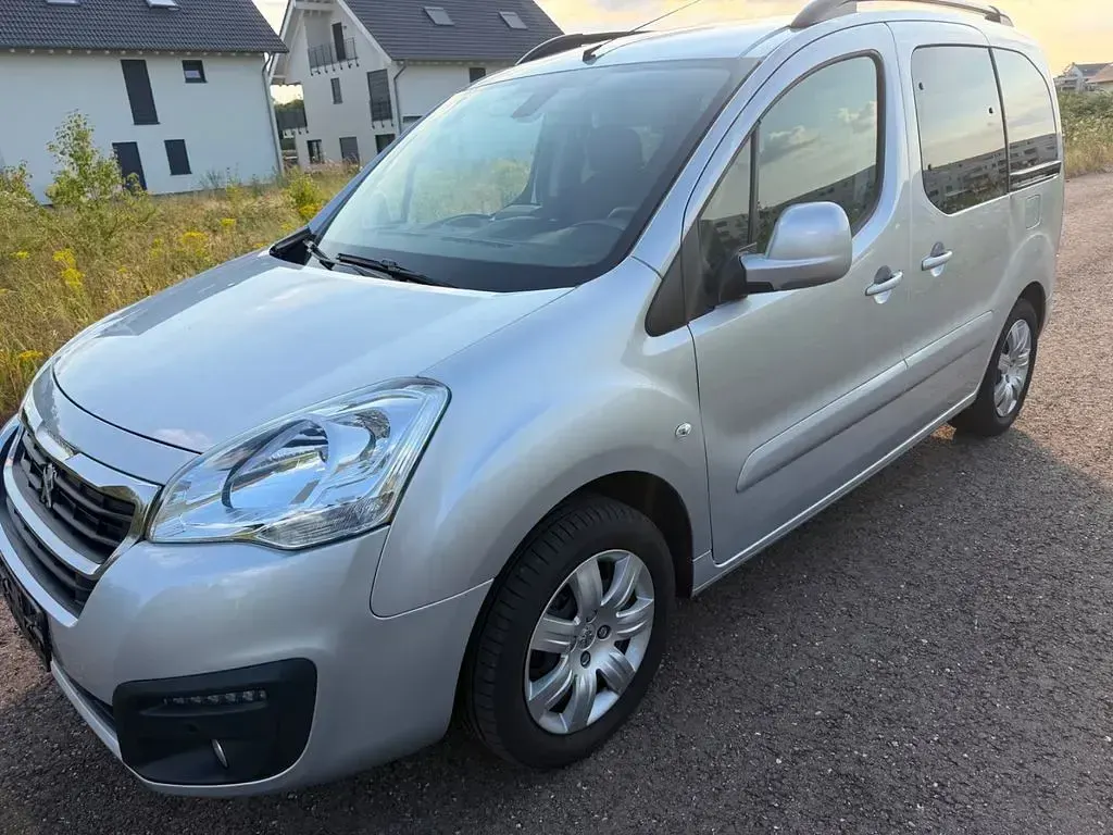 Gebraucht Peugeot Partner Tepee Allure 110 PS (80 kW) 2017 Silber Van / Kleinbus