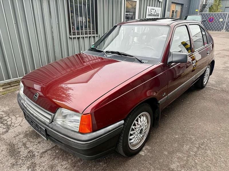 Rot Gebraucht 1990 Opel Kadett Limousine | 3.450 € - Bild 1/4