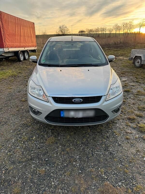 Silber Gebraucht 2009 Ford Focus Limousine | 2.000 € (Guter Preis) - Bild 1/4