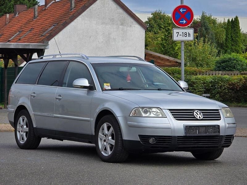 Grau Gebraucht 2004 VW Passat Exclusive Kombi | 2.699 € (Fairer Preis) - Bild 1/4