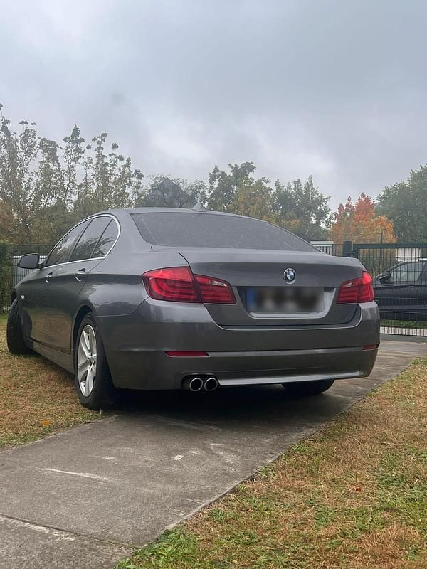 Gebraucht BMW 530 258 PS (189 kW) 2011 Grau Limousine
