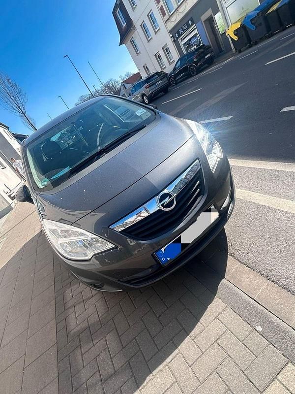 Grau Gebraucht 2011 Opel Meriva Edition Van / Kleinbus | 3.500 € (Guter Preis) - Bild 1/4