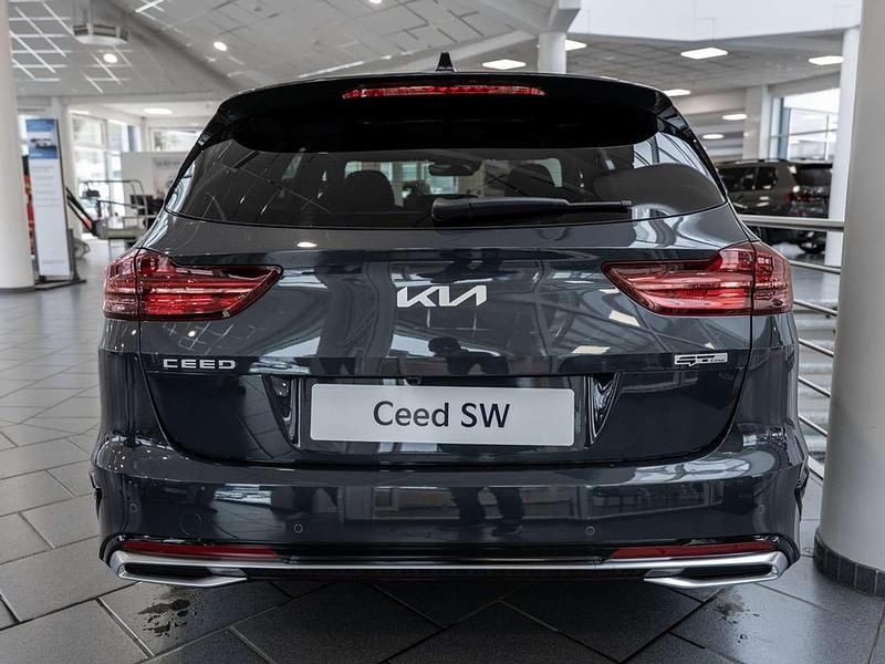 Neu Kia Ceed 140 PS (102 kW) 2026 Pentametal Kleinwagen