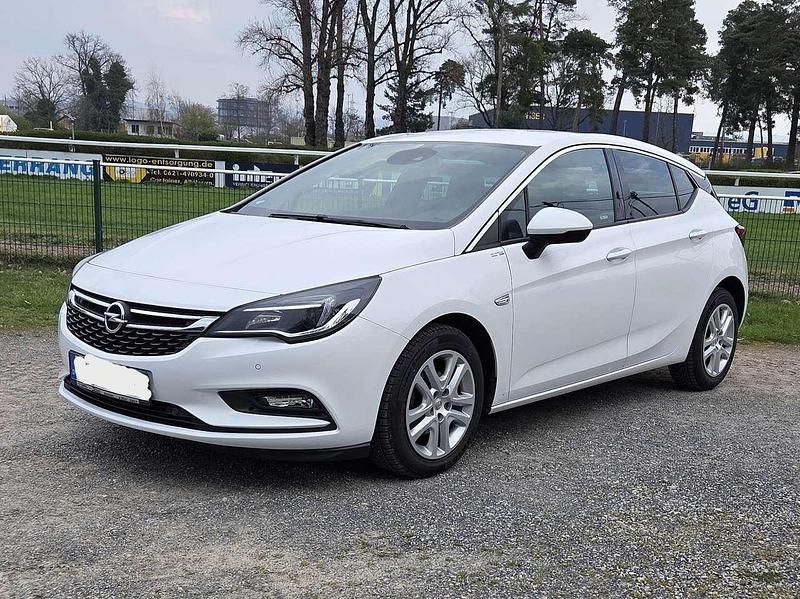 Gebraucht Opel Astra Dynamic 125 PS (91 kW) 2017 Weiß Limousine