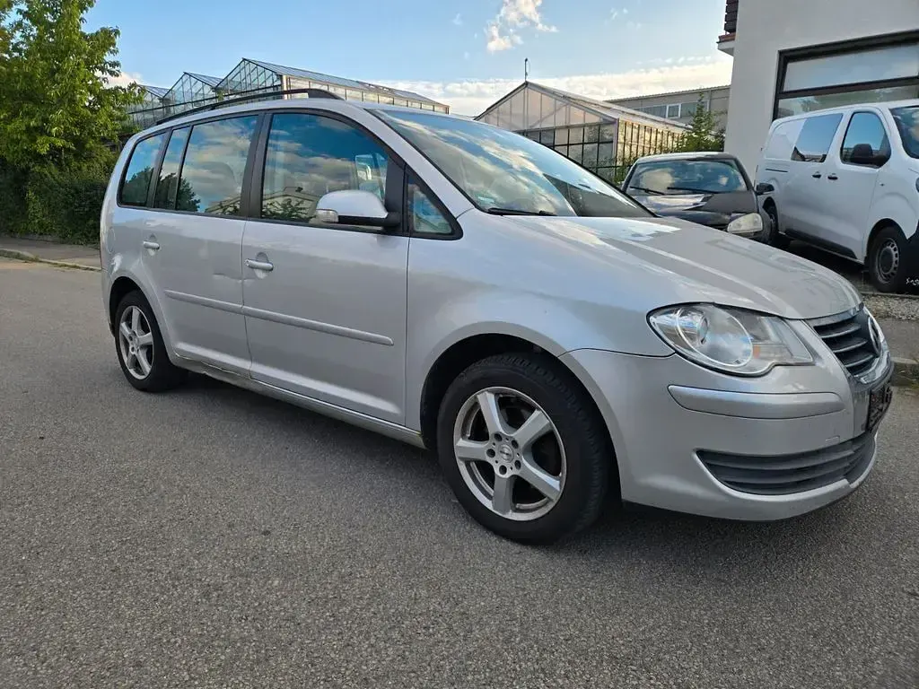 Gebraucht VW Touran Trendline 102 PS (75 kW) 2009 Silber Van / Kleinbus