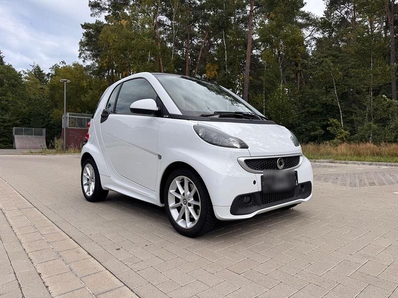 Weiß Gebraucht 2013 Smart ForTwo Coupé Coupé | 4.750 € (Guter Preis) - Bild 1/4