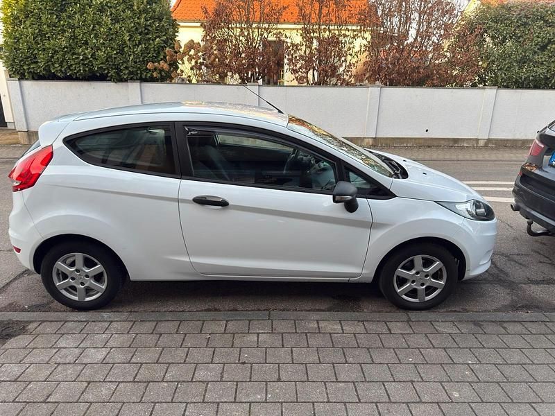 Gebraucht Ford Fiesta 60 PS (44 kW) 2009 Weiß Kleinwagen