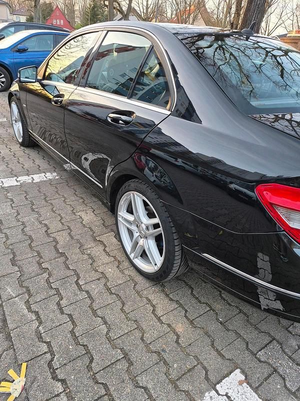 Gebraucht Mercedes C180 156 PS (114 kW) 2010 Schwarz Limousine