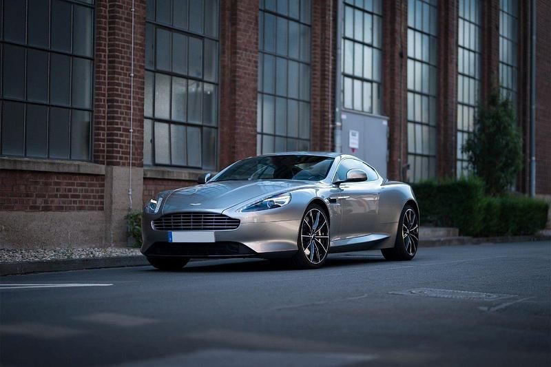 Silber Gebraucht 2016 Aston Martin DB9 Coupé | 199.500 € - Bild 1/4