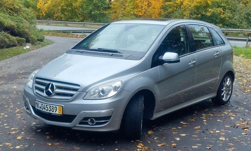 Silber Gebraucht 2008 Mercedes 200 Limousine | 5.100 € (Superpreis) - Bild 1/2