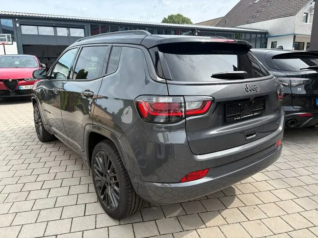 Gebraucht Jeep Compass 150 PS (110 kW) 2022 Grau SUV