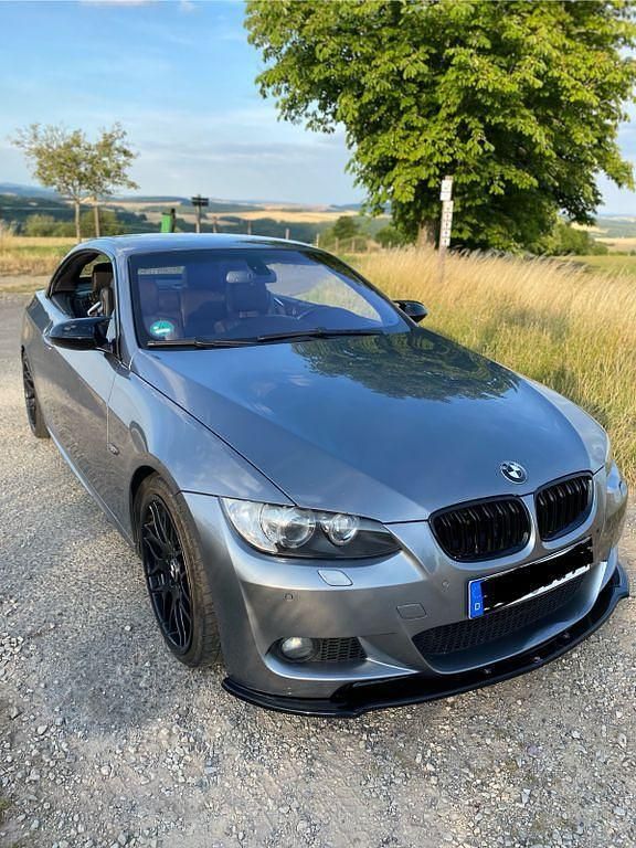 Grau Gebraucht 2007 BMW 330 Cabriolet M Sport Cabrio | 15.499 € (Fairer Preis) - Bild 1/4