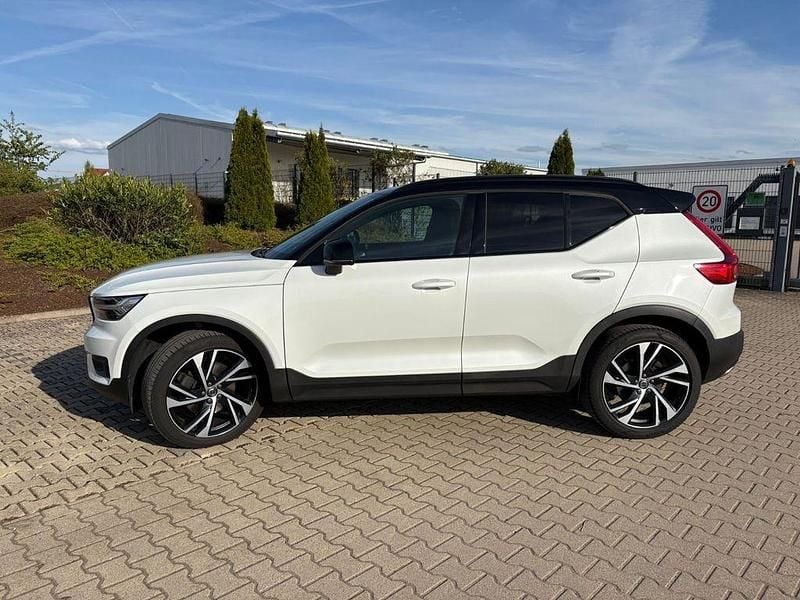 Second-hand Volvo XC40 R-Design 190 CP (139 kW) 2019 Alb SUV
