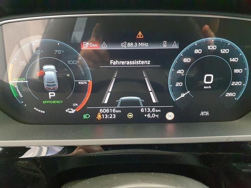 Gebraucht Audi e-tron Ambiente 300 kW (408 PS) 2022 Gletscherweiß SUV