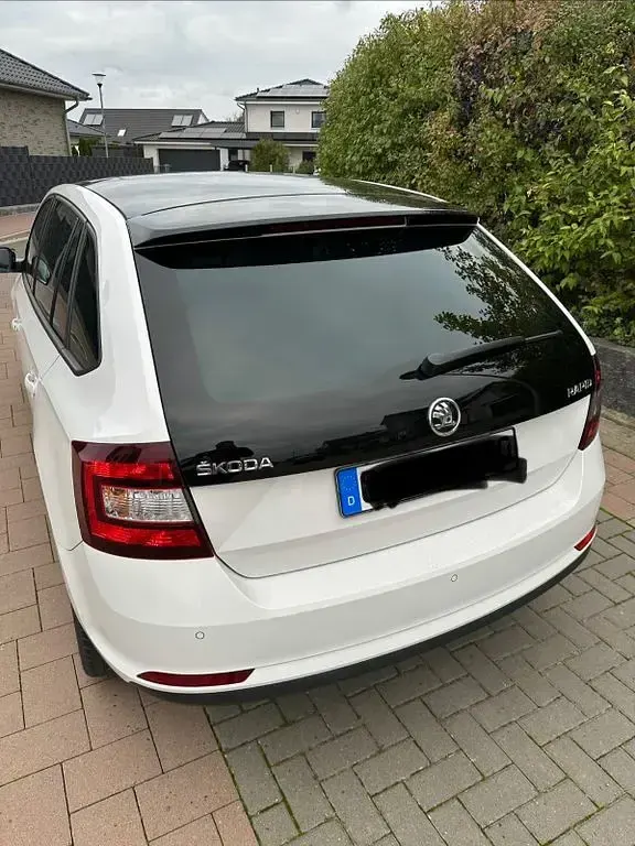 Gebraucht Skoda Rapid Ambition 110 PS (80 kW) 2015 Weiß Kleinwagen